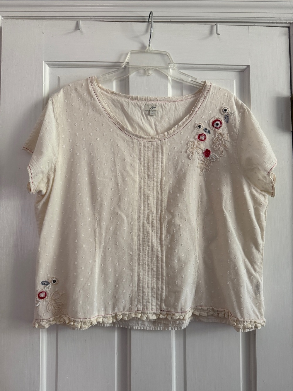 Women’s J. Jill Cream Embroidered Swiss Dot Short Sleeve Top, size XL.